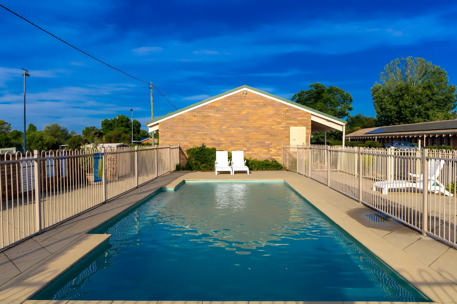 All Travellers Motor Inn