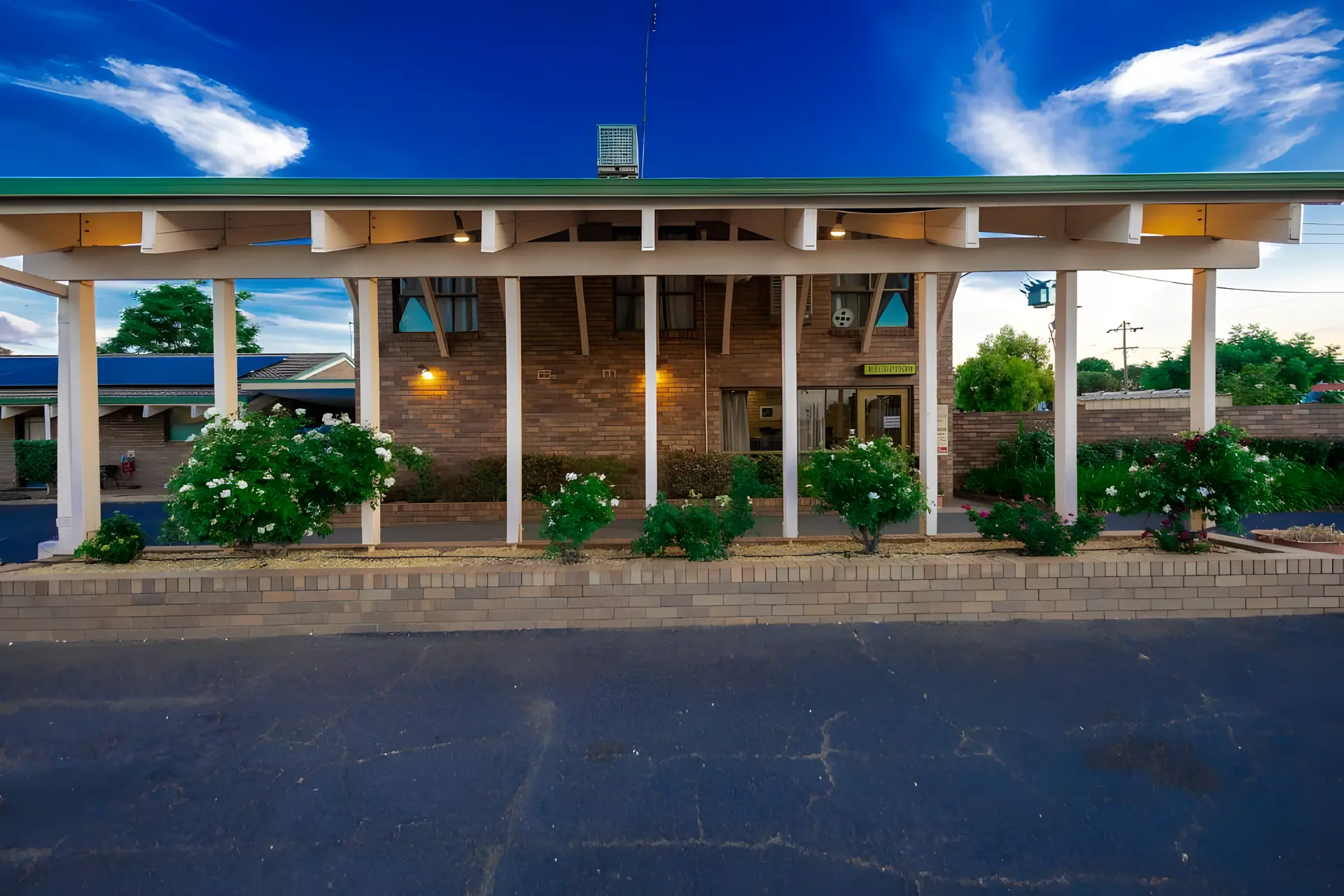 All Travellers Motor Inn