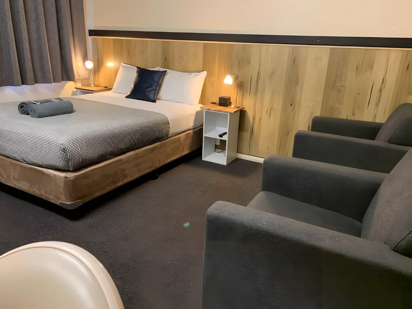 Deluxe Queen Room