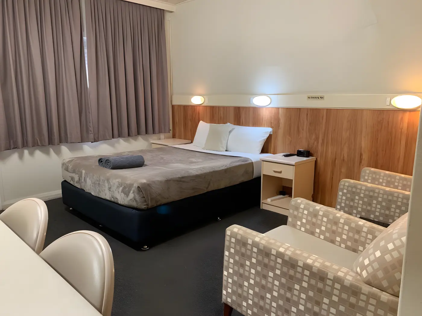 Deluxe Queen Room