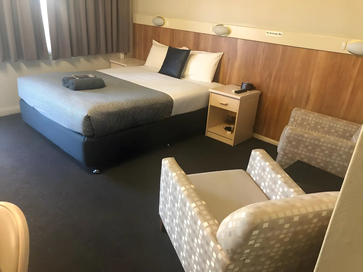 Deluxe Queen Room