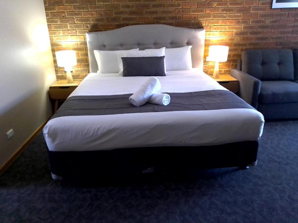 Deluxe Queen Room with Bath