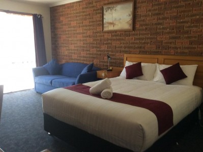 Comfort Queen With Sofa