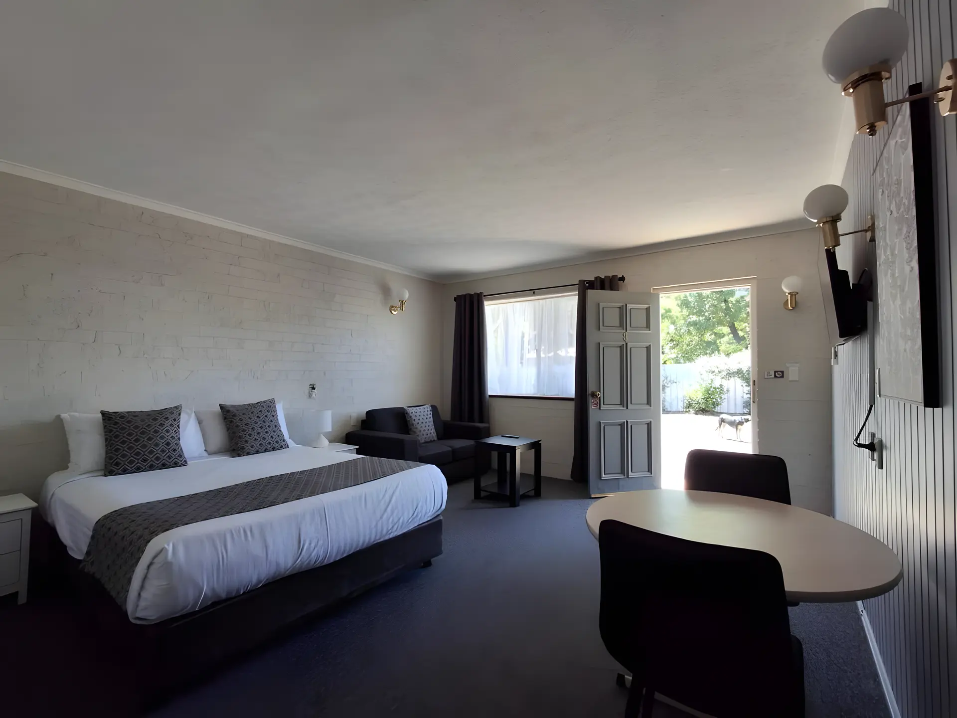 Executive Queen Room