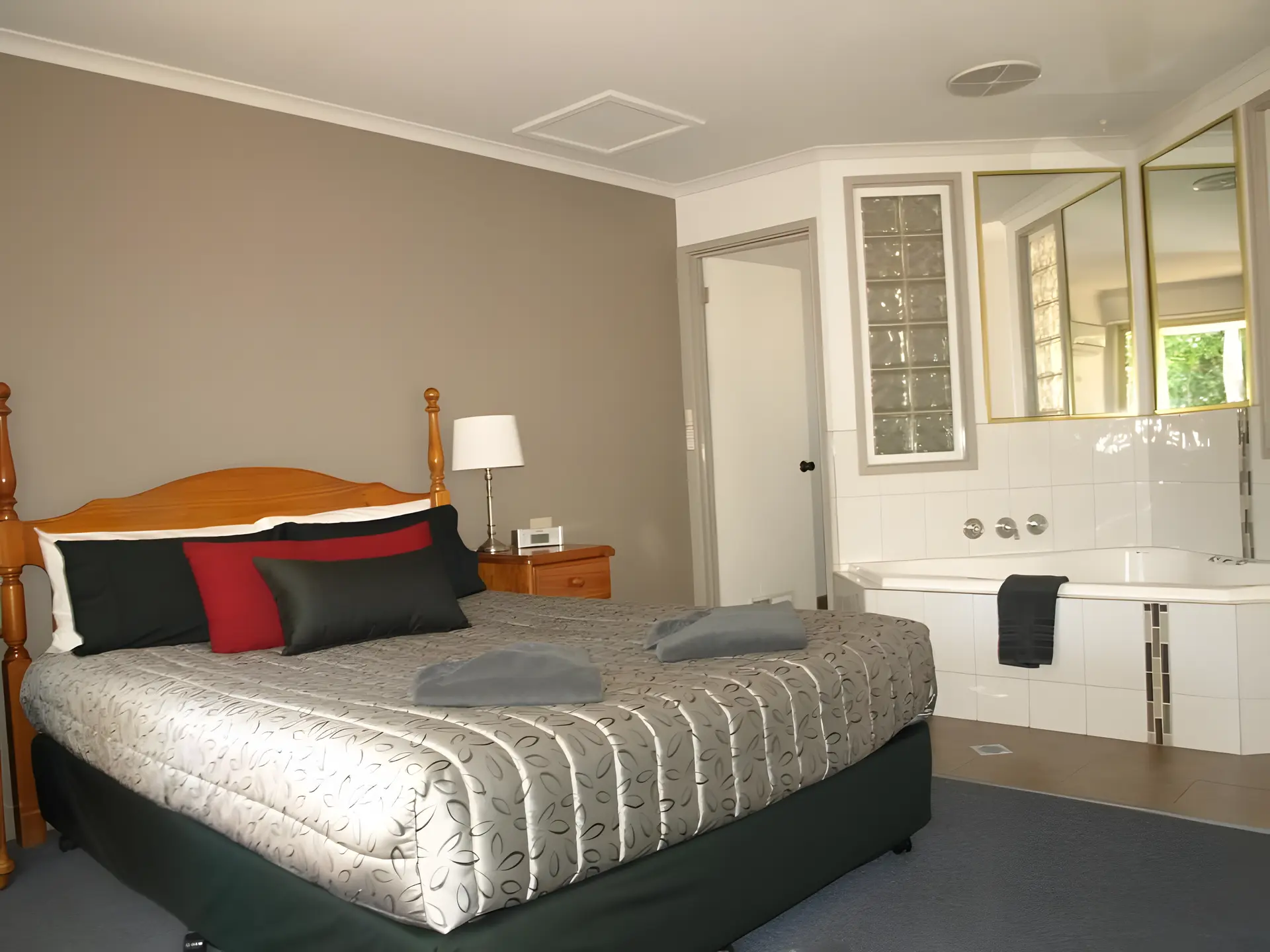 Executive Suite With Spa Bath