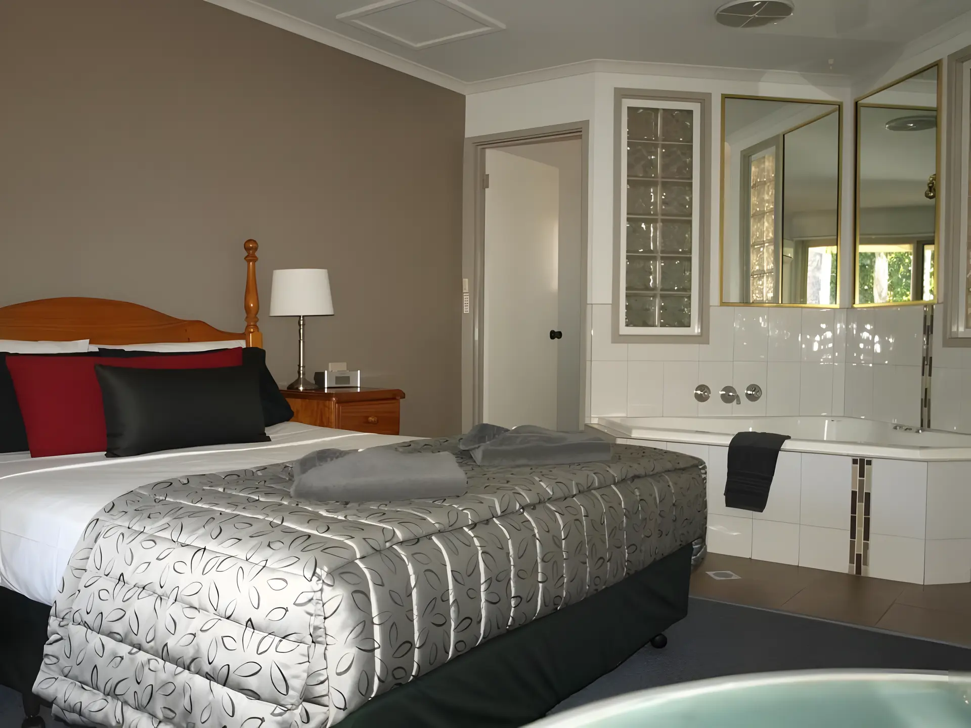 Executive Suite With Spa Bath