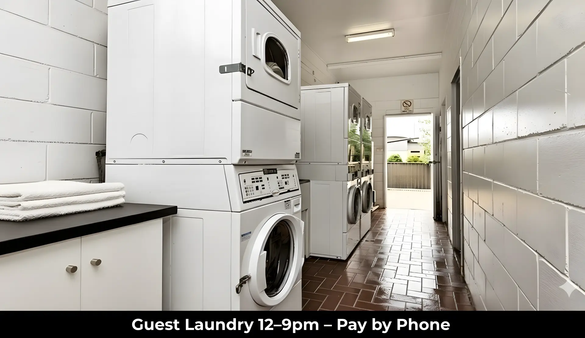 Aaron Motel Gladstone Book Direct and Save