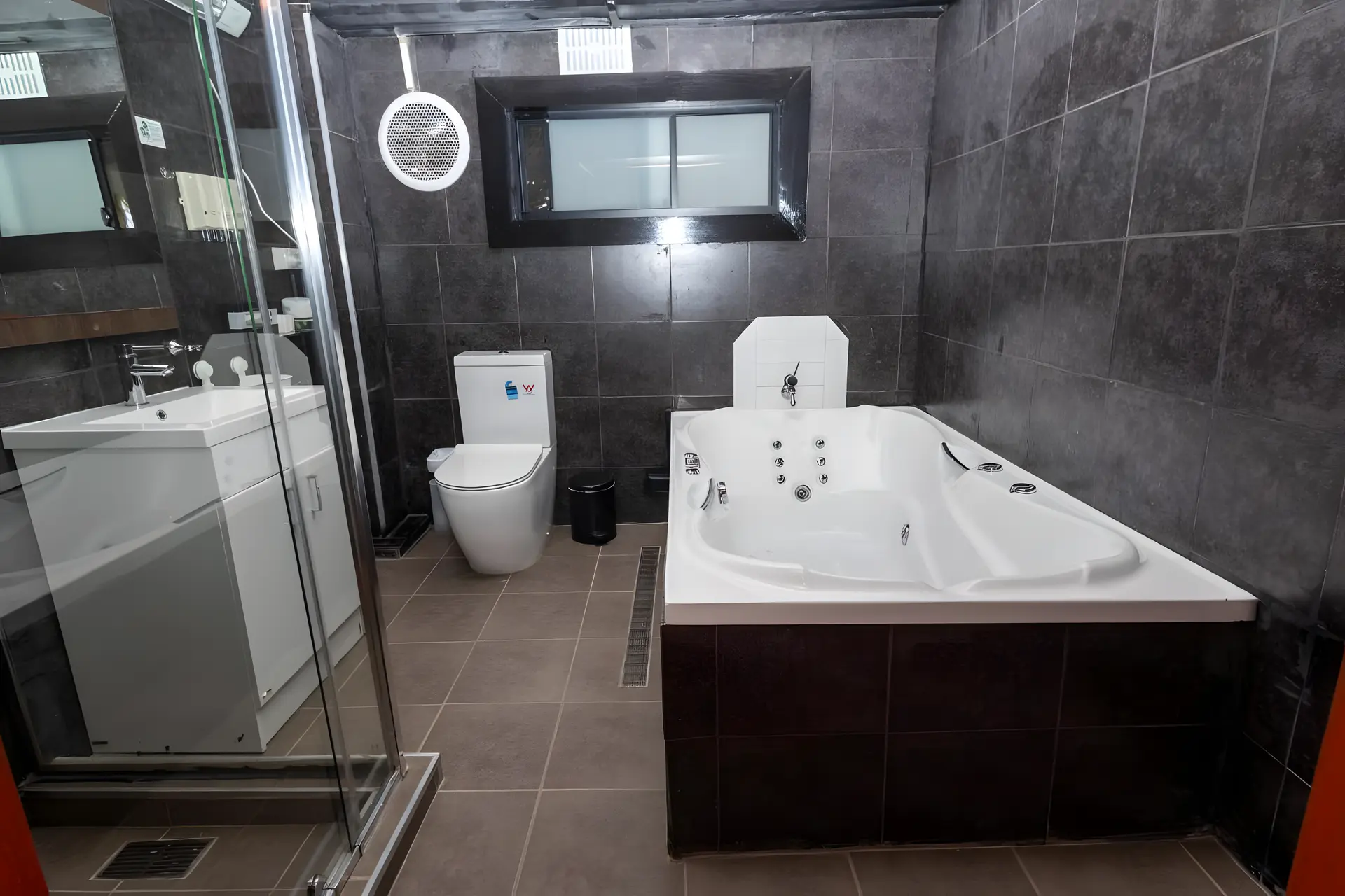 DLX King Room