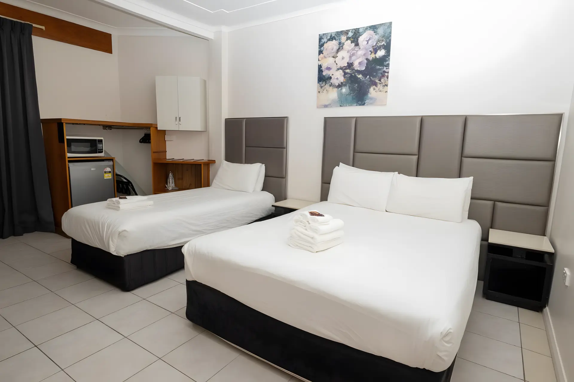 Queen Plus 1 Single Bed Ensuite Room