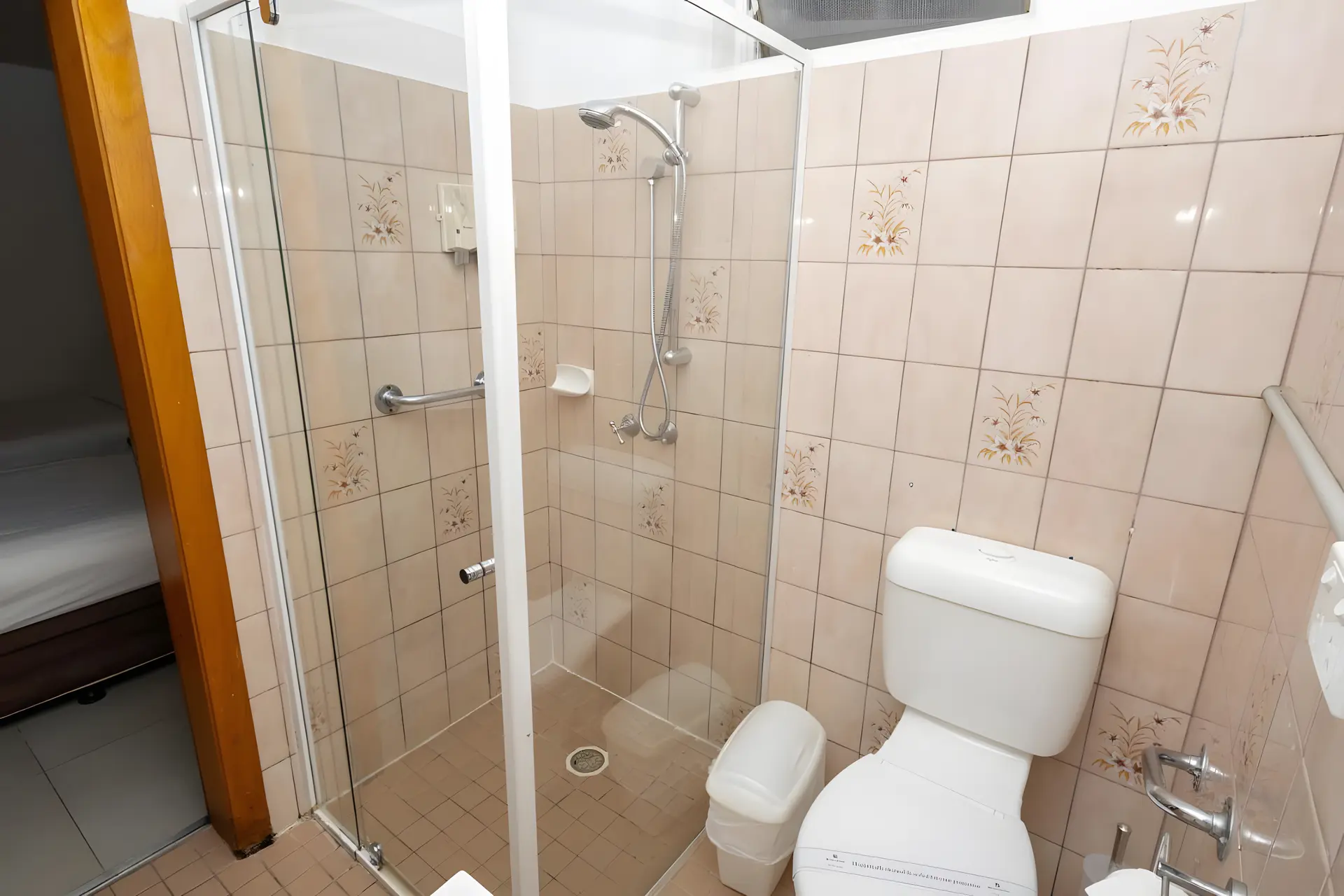 Double Plus 1 Queen Ensuite Room