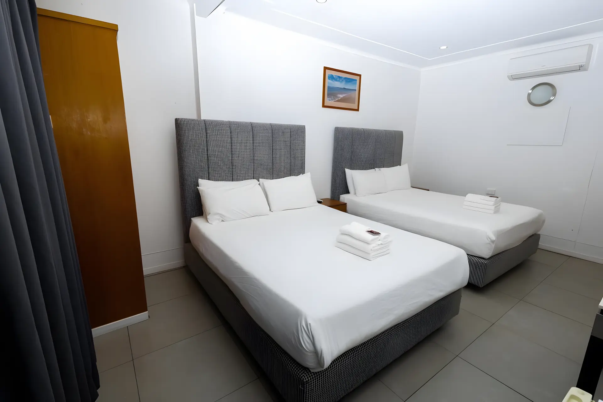 Double Plus 1 Queen Ensuite Room