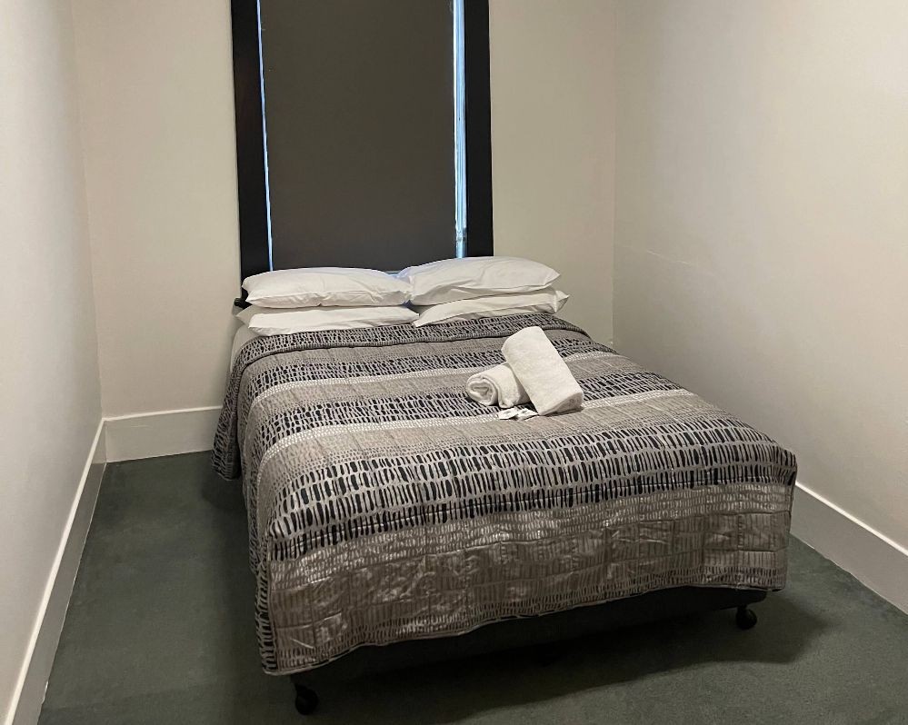 DOUBLE BED WITH SHARED BATHROOM