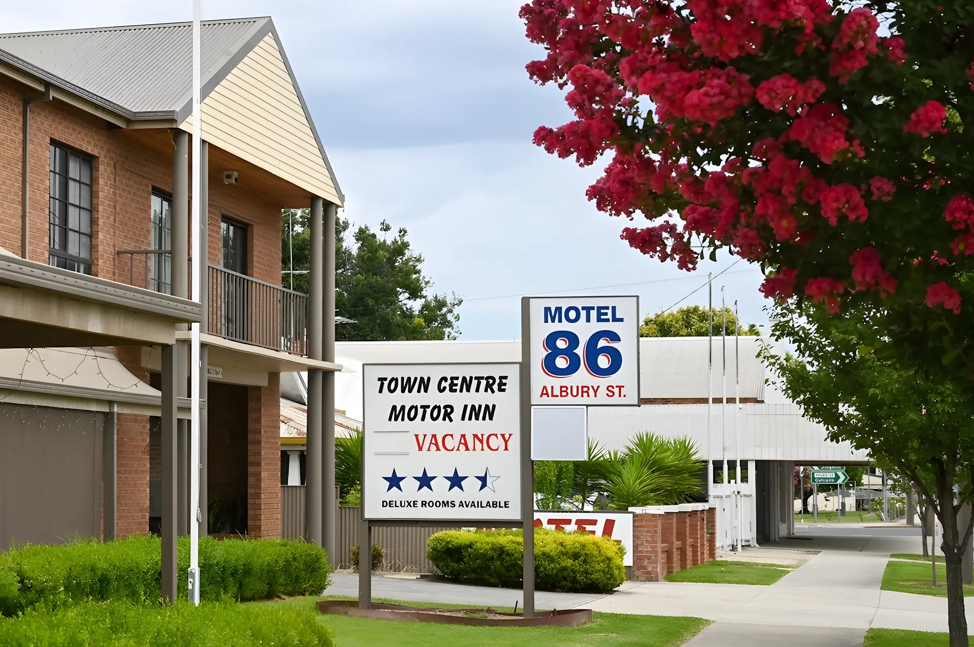 Holbrook Town Centre Motor Inn