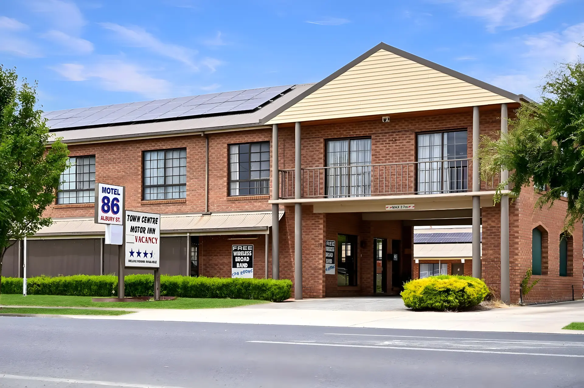 Holbrook Town Centre Motor Inn