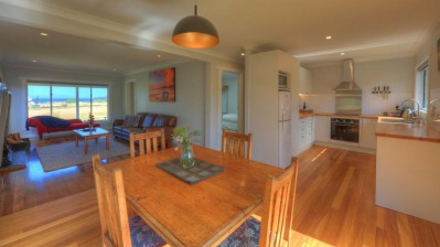 Castaway Cottage (2 Night Minimum)