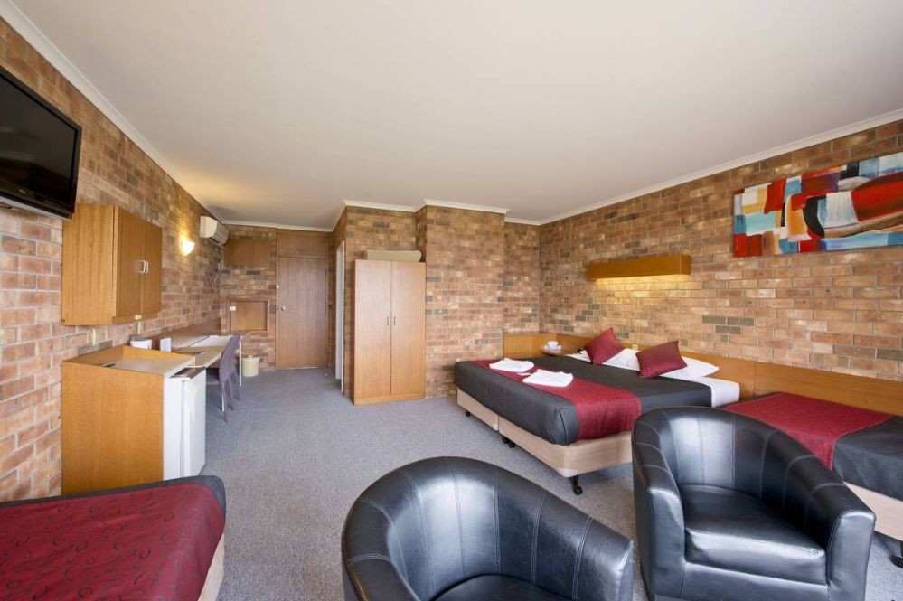 Superior Oceanview King & 2 Singles