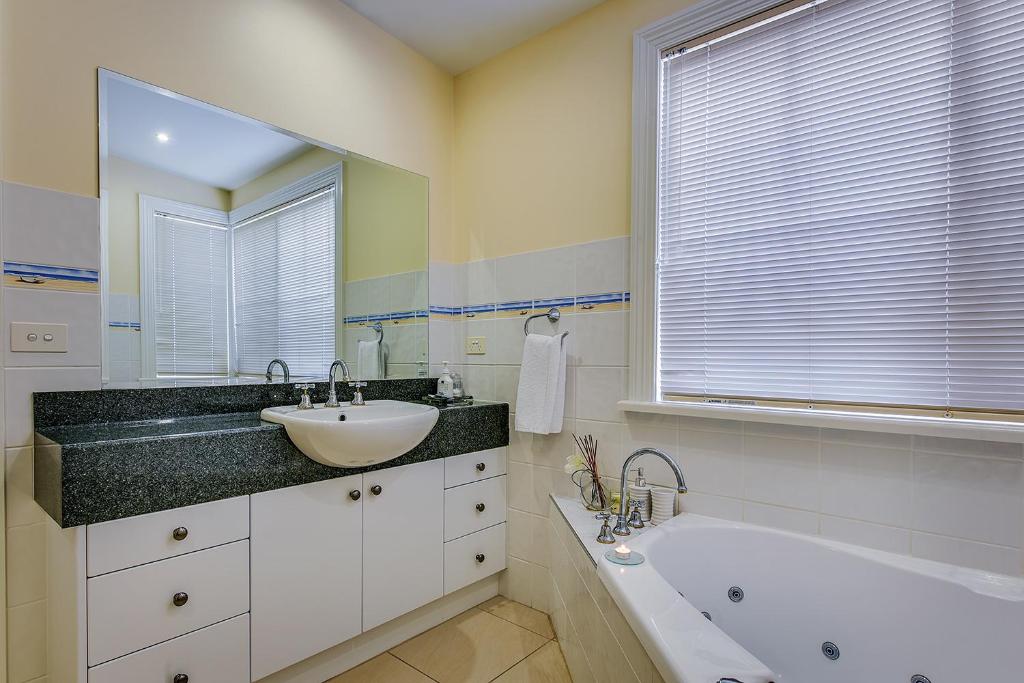 Two Bedroom, Two Bathroom Cottage