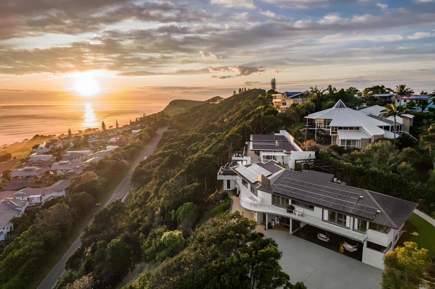 Wave Hill House And Pool House
