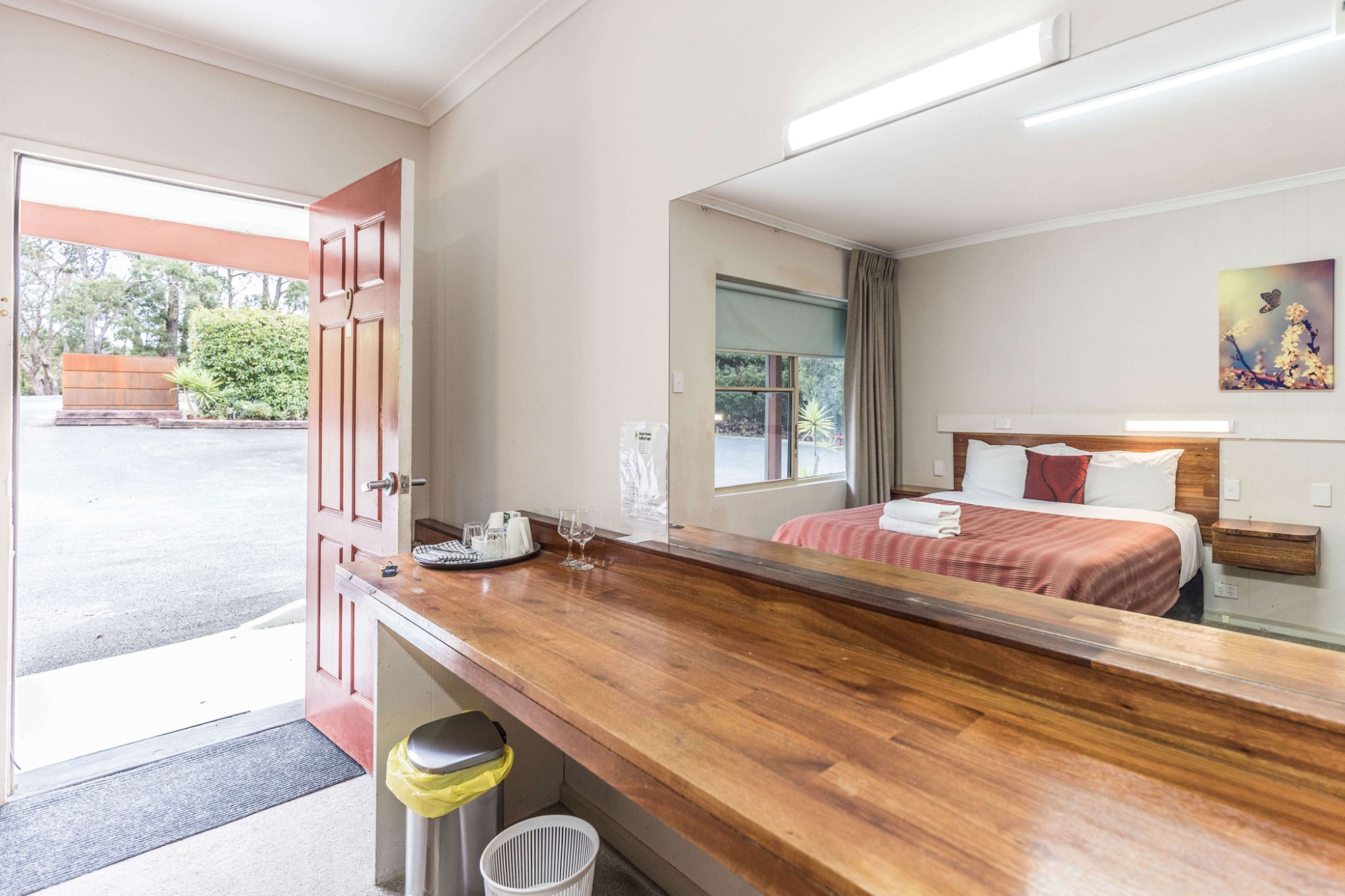 Deluxe Queen Room - Pet Friendly