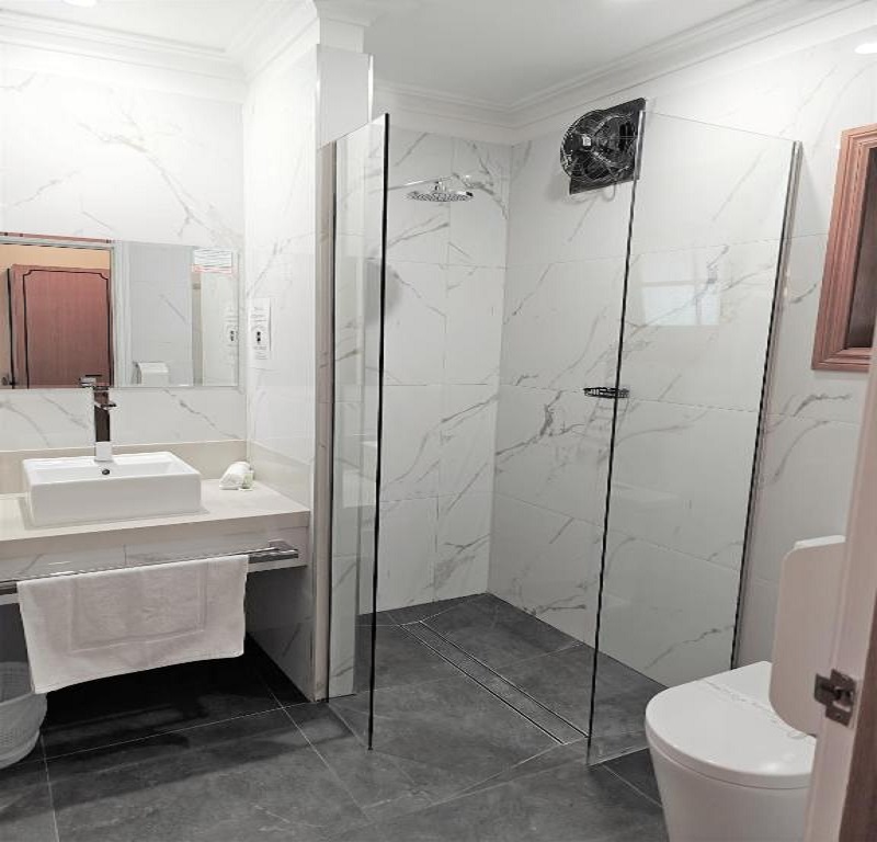 QUEEN ROOM