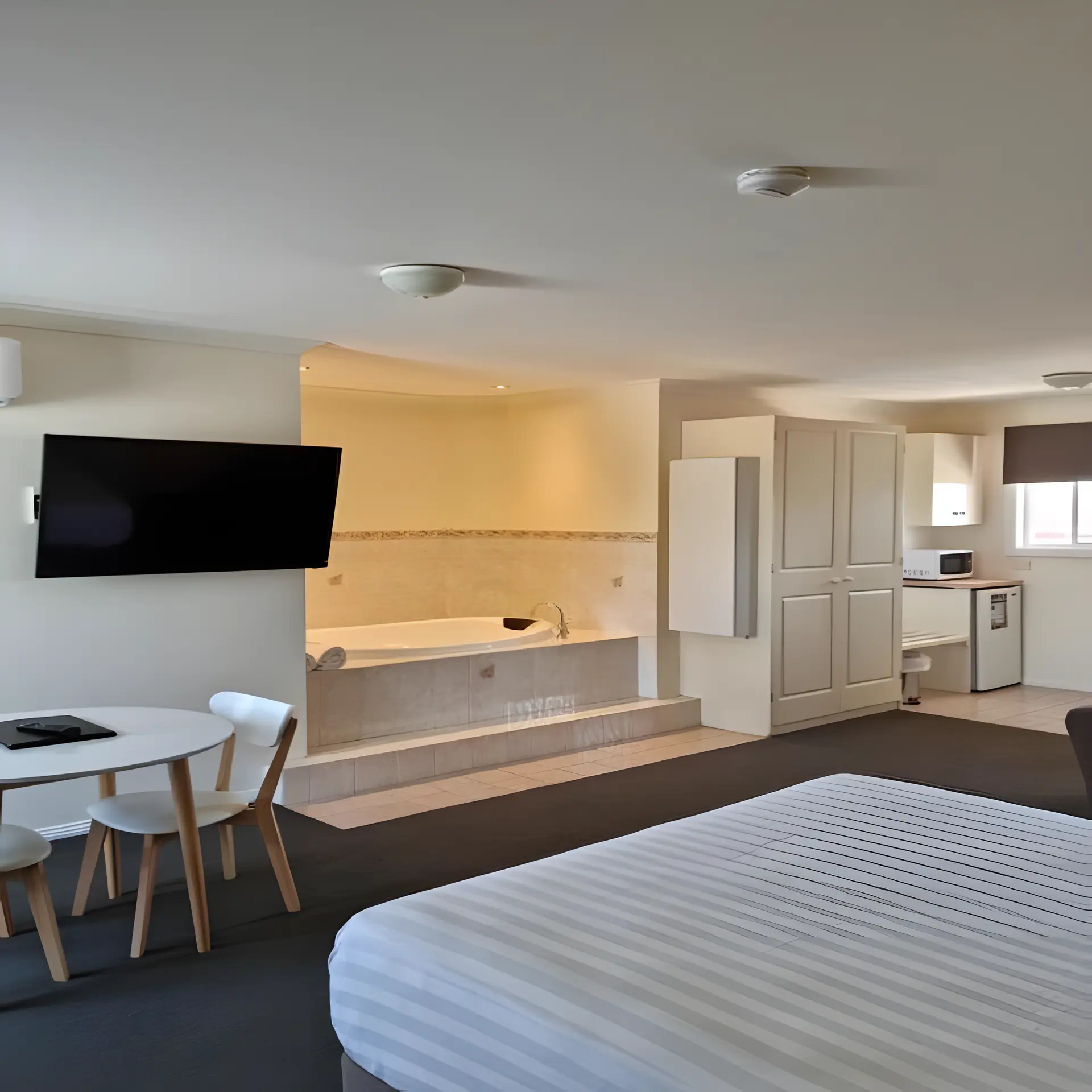 Queen Room With Spa Bath
