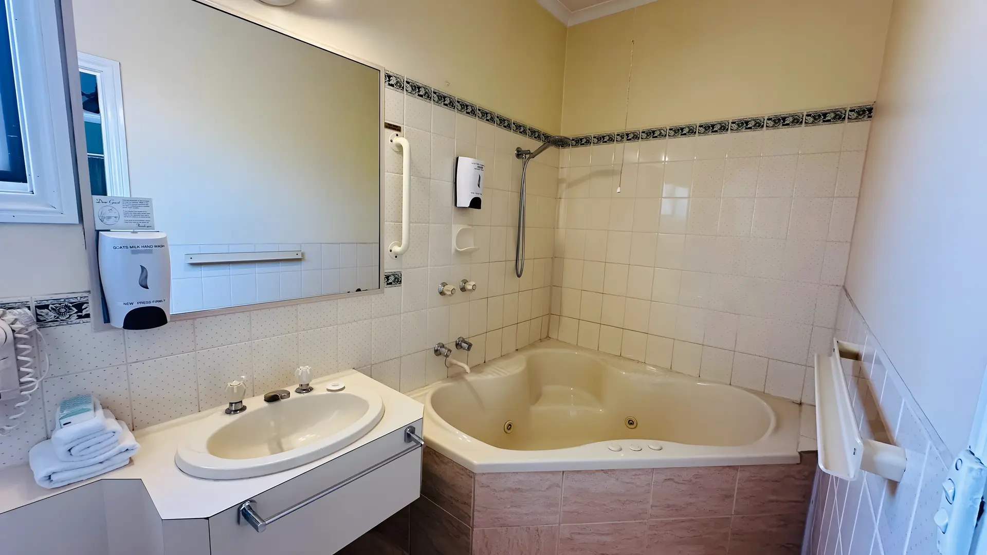 Deluxe Queen Spa