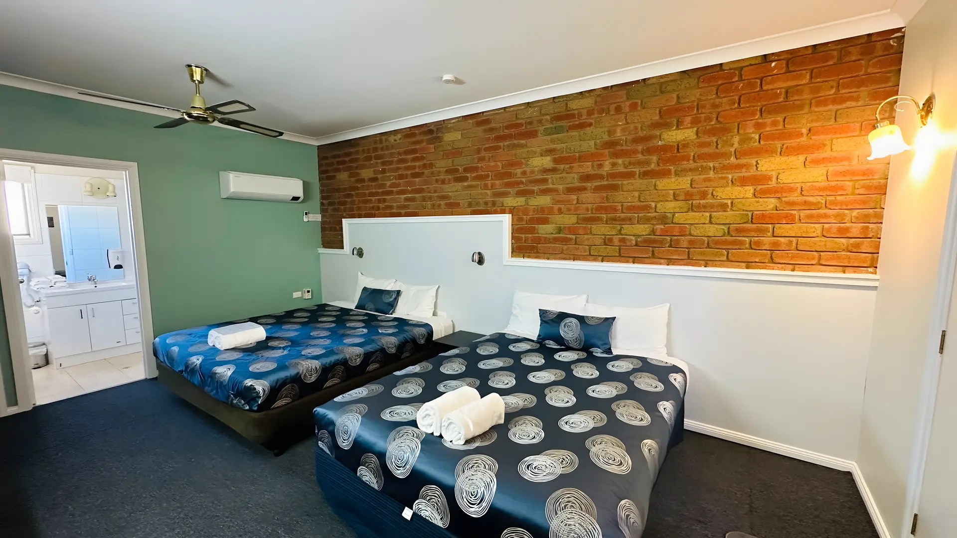 Deluxe Family Room