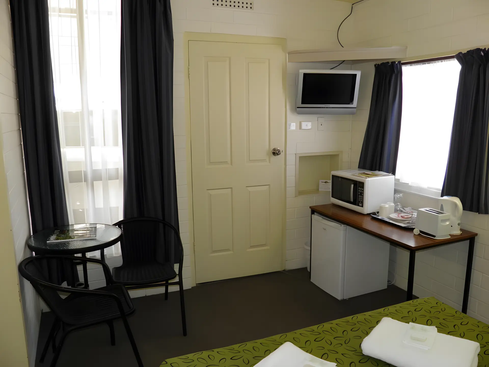 Small Budget Room