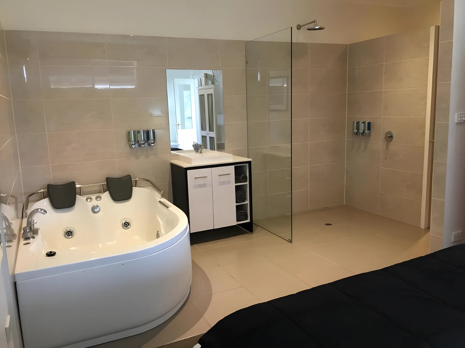 Peninsula Balcony Spa Suite