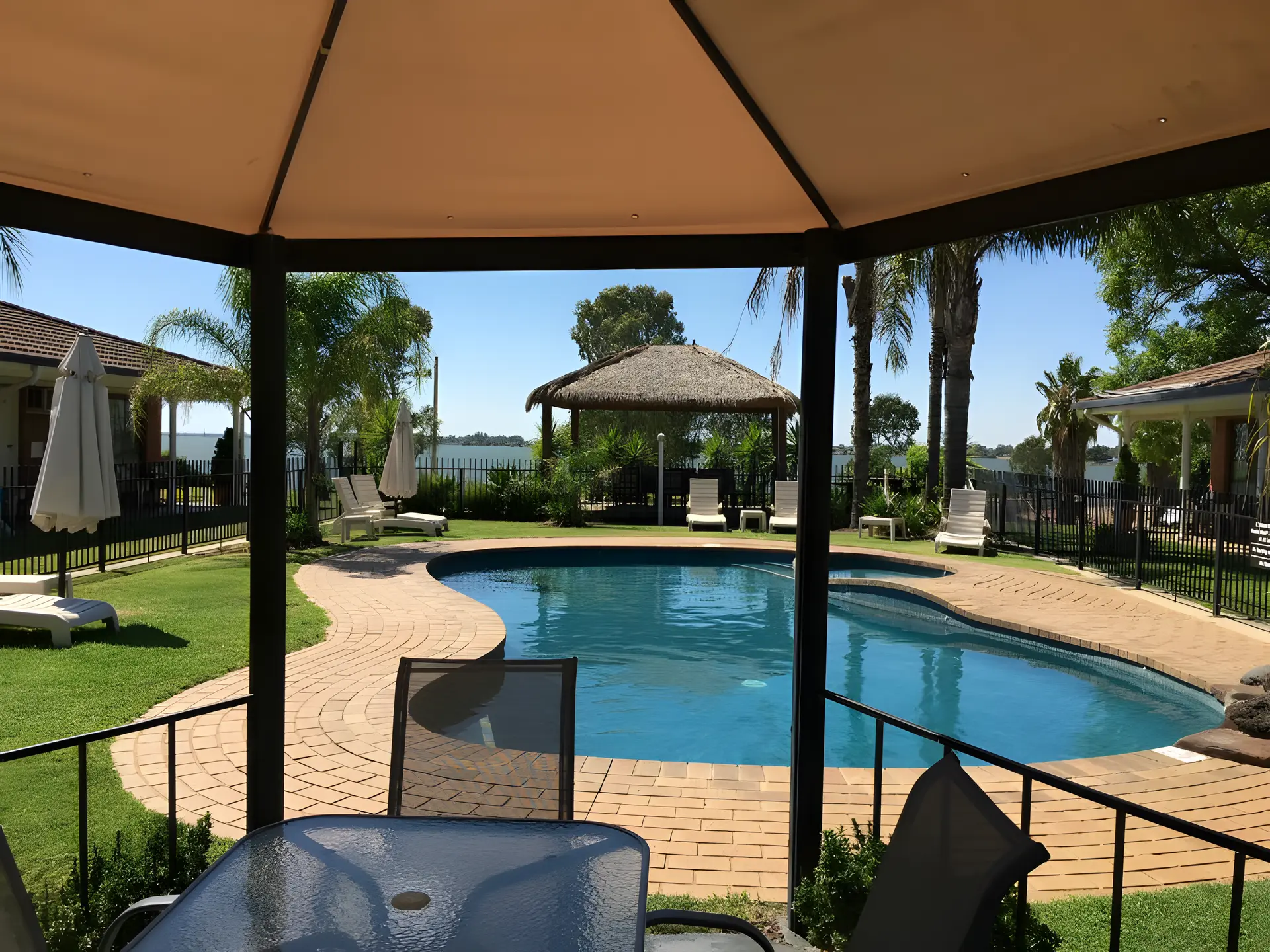CAPRICORN MOTOR INN