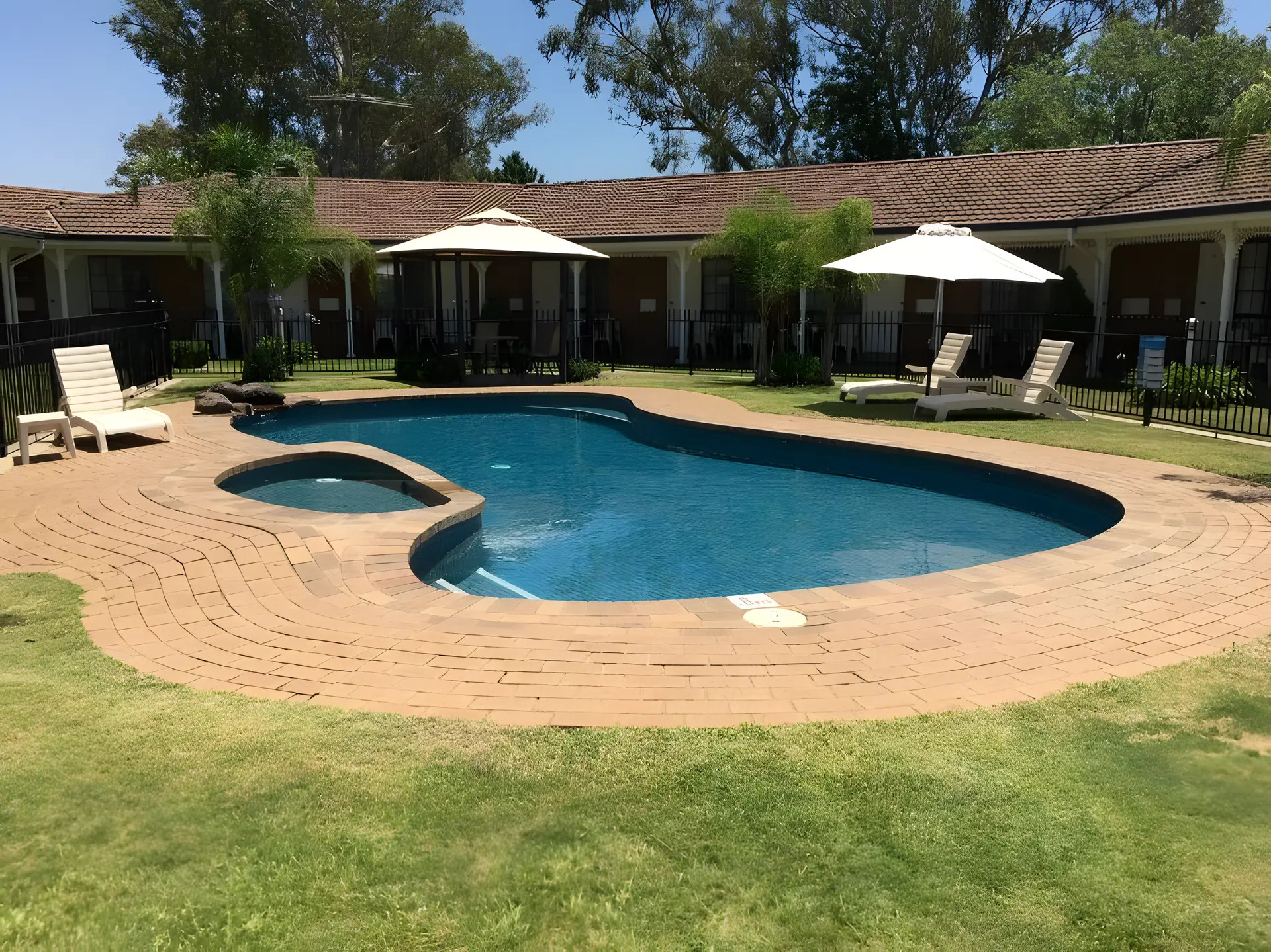CAPRICORN MOTOR INN