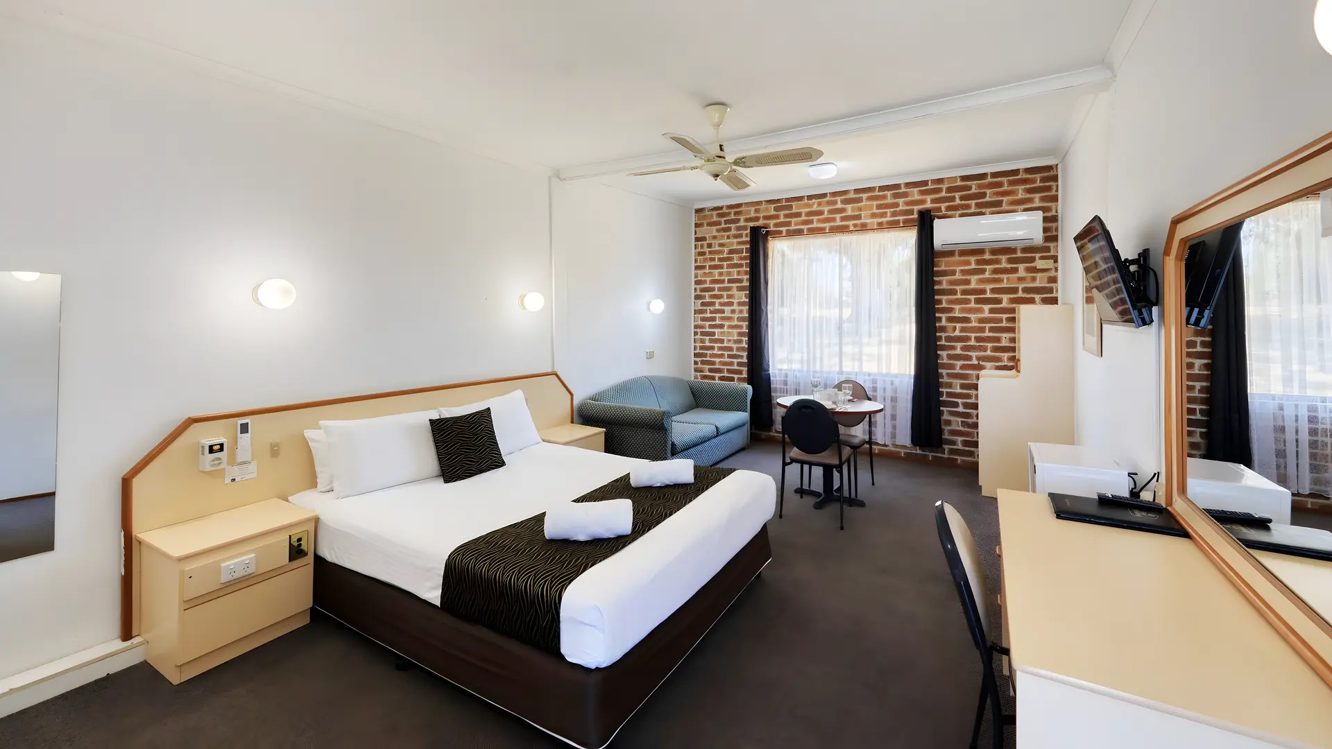 Moonraker Motor Inn