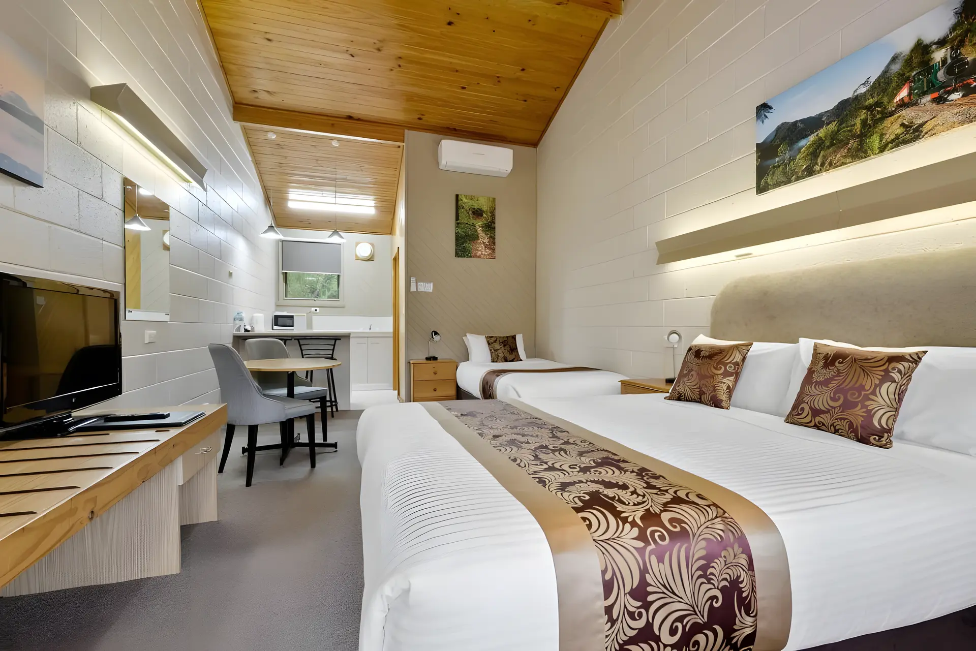 Double Or Twin Room With Extra Bed – Disability Access