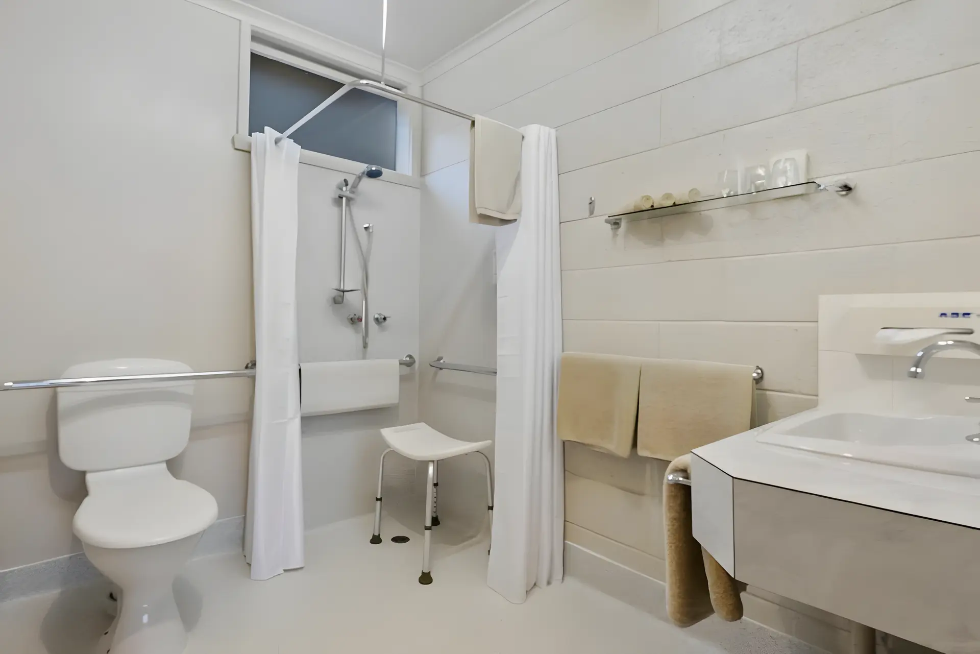 Double Or Twin Room With Extra Bed – Disability Access