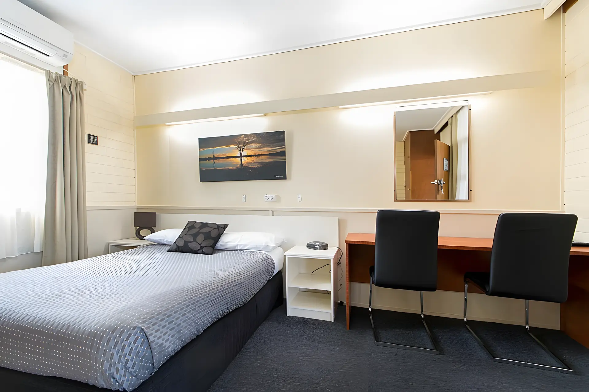 Standard Queen Room