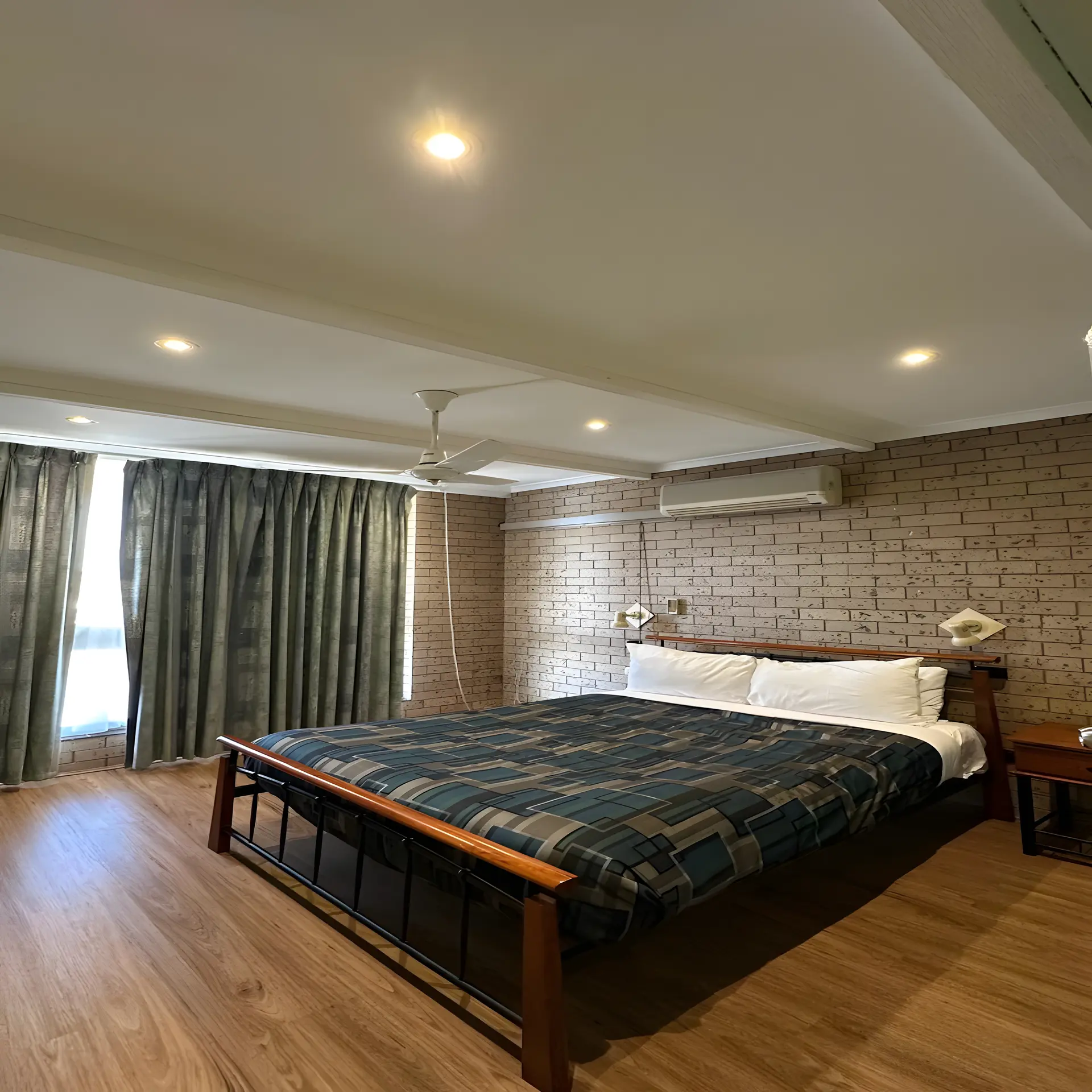 Three Bedroom Apartment (Upstairs)