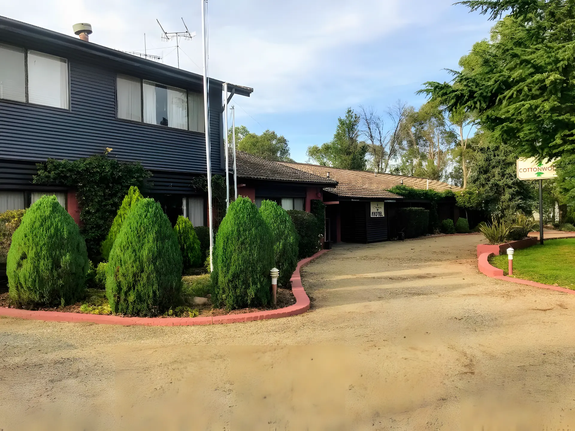 Cottonwood Lodge