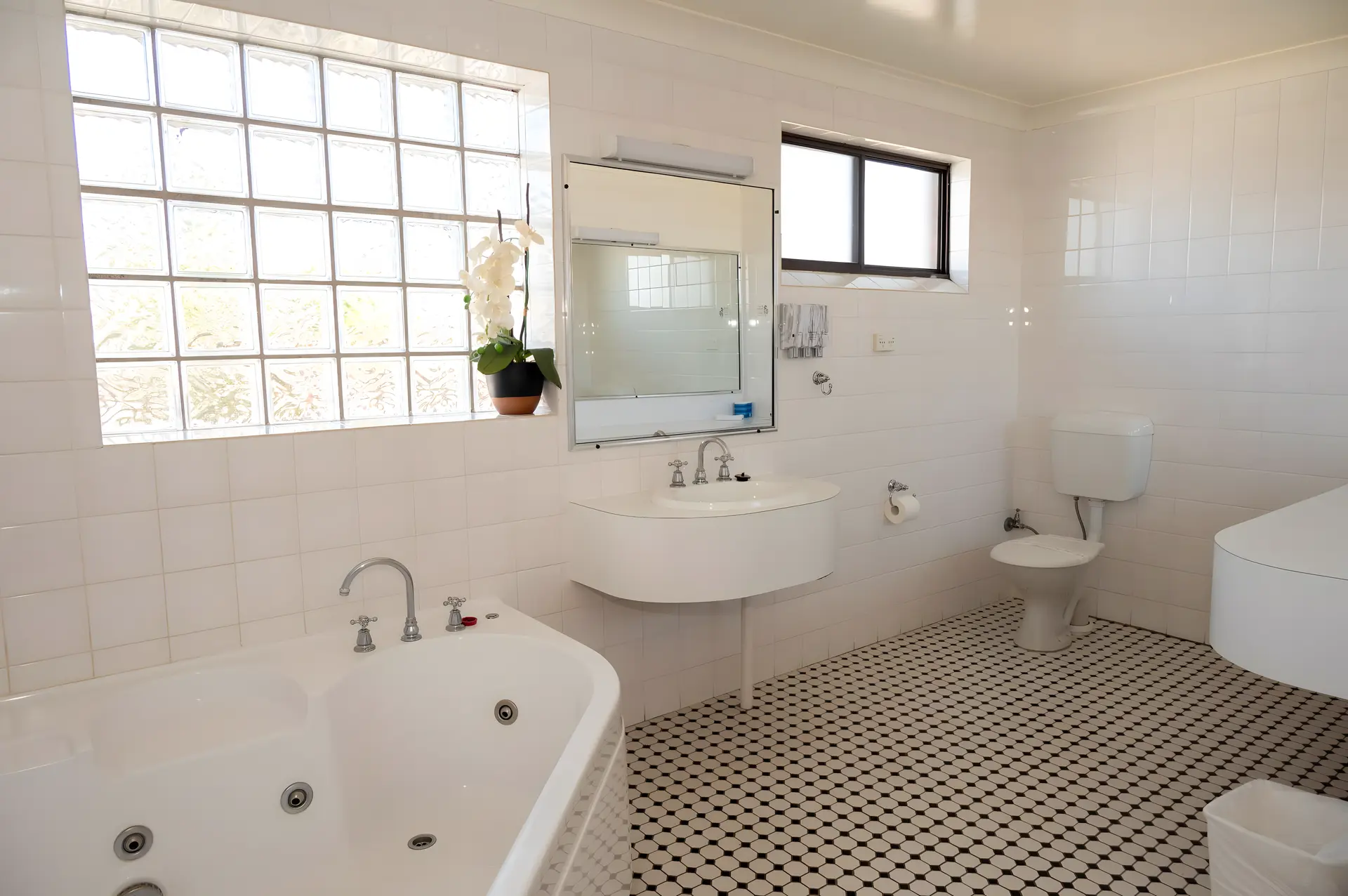 King Room with Spa Bath