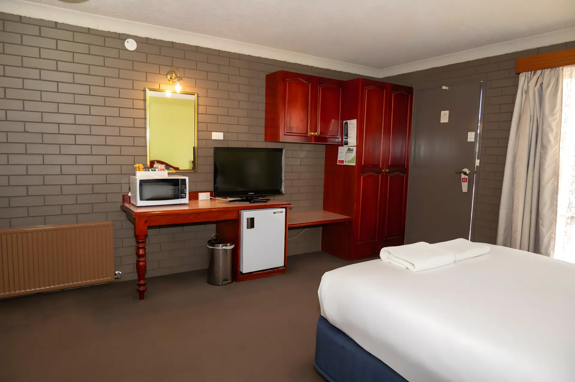 Queen Room with Spa Bath