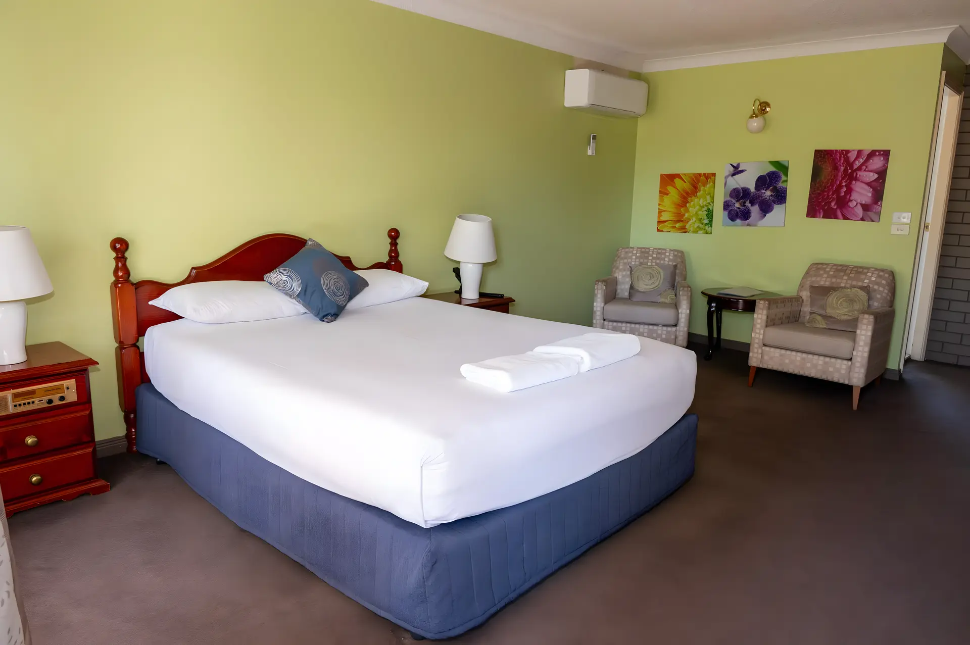 Queen Room with Spa Bath