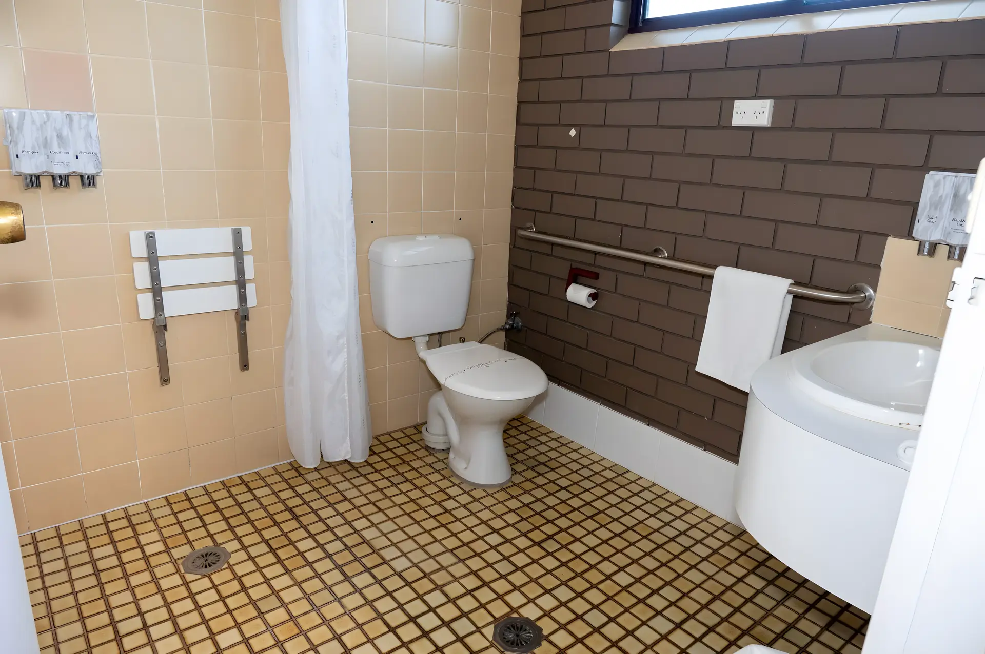 Queen With Special Facilities