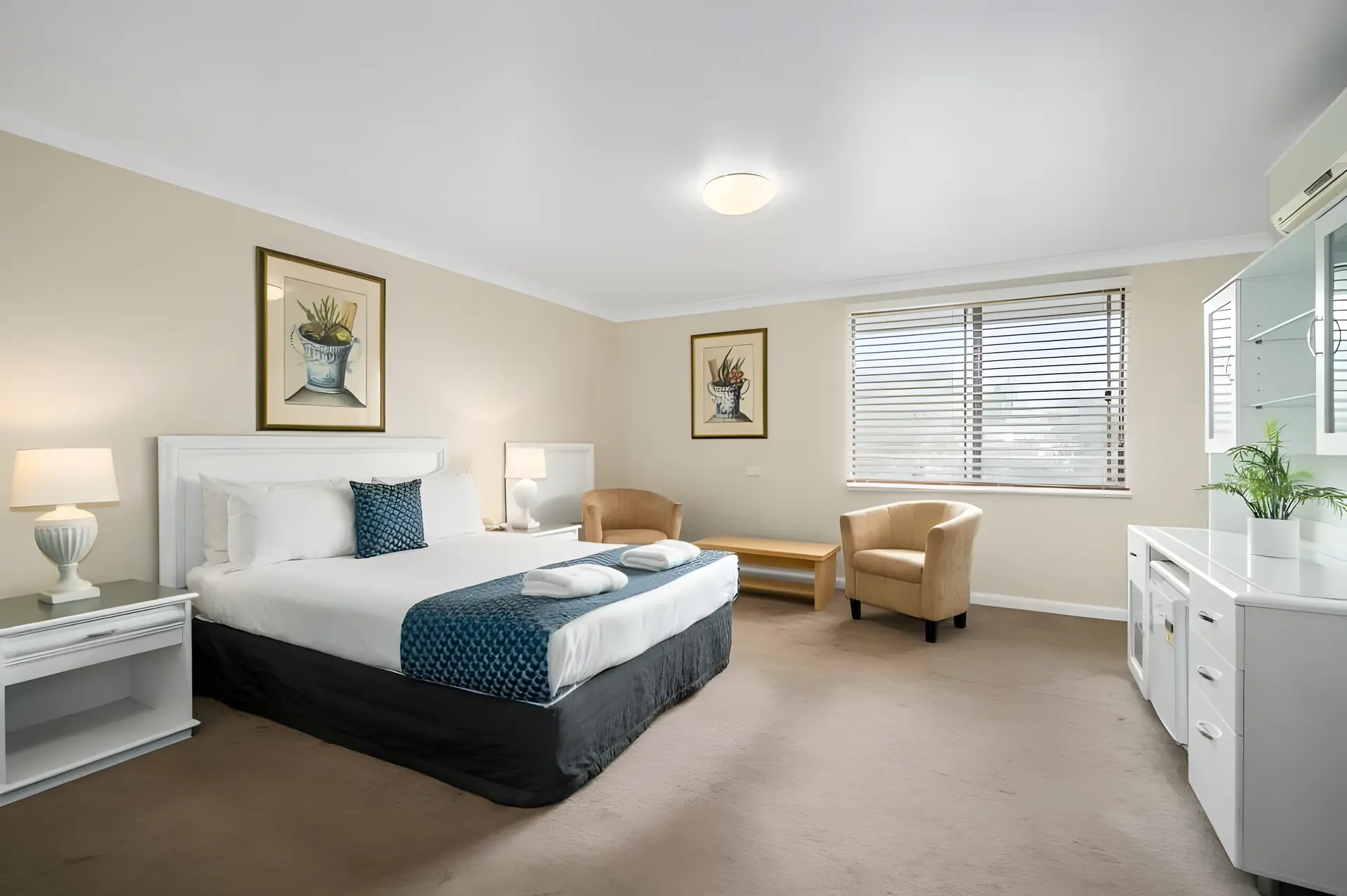 Deluxe Queen Room