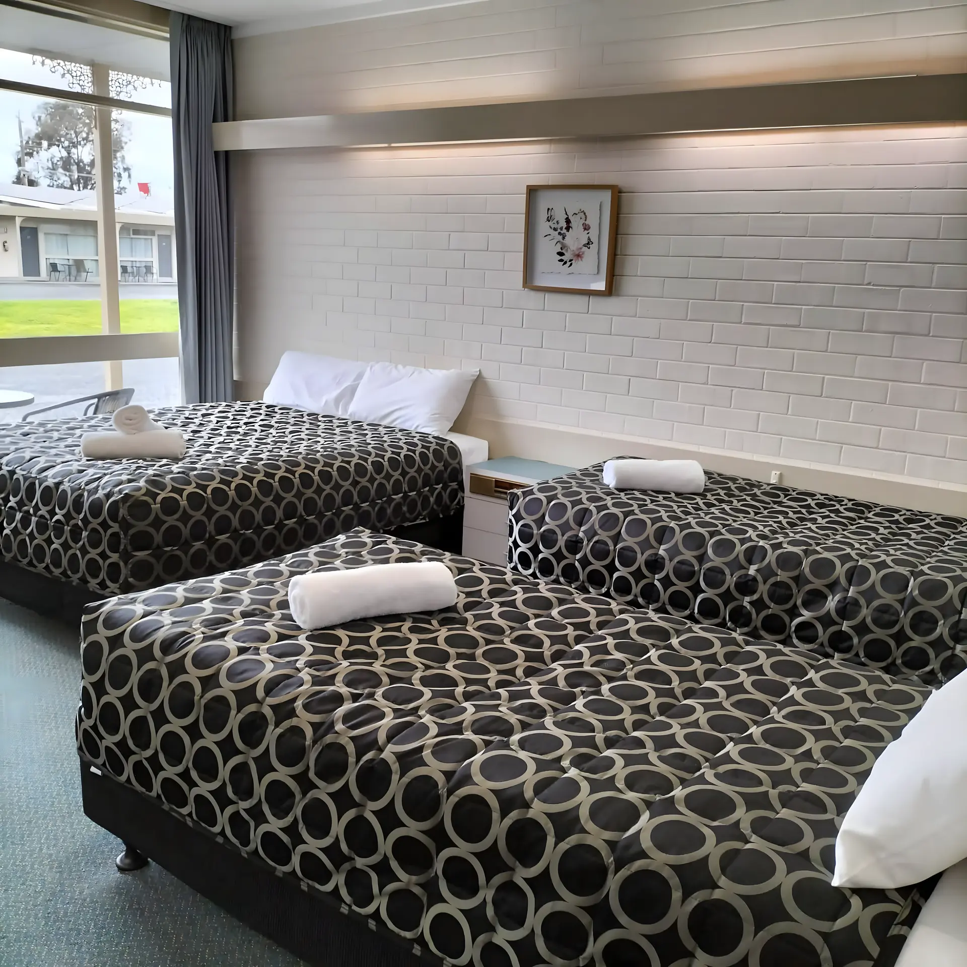Queen And 2 Single Beds