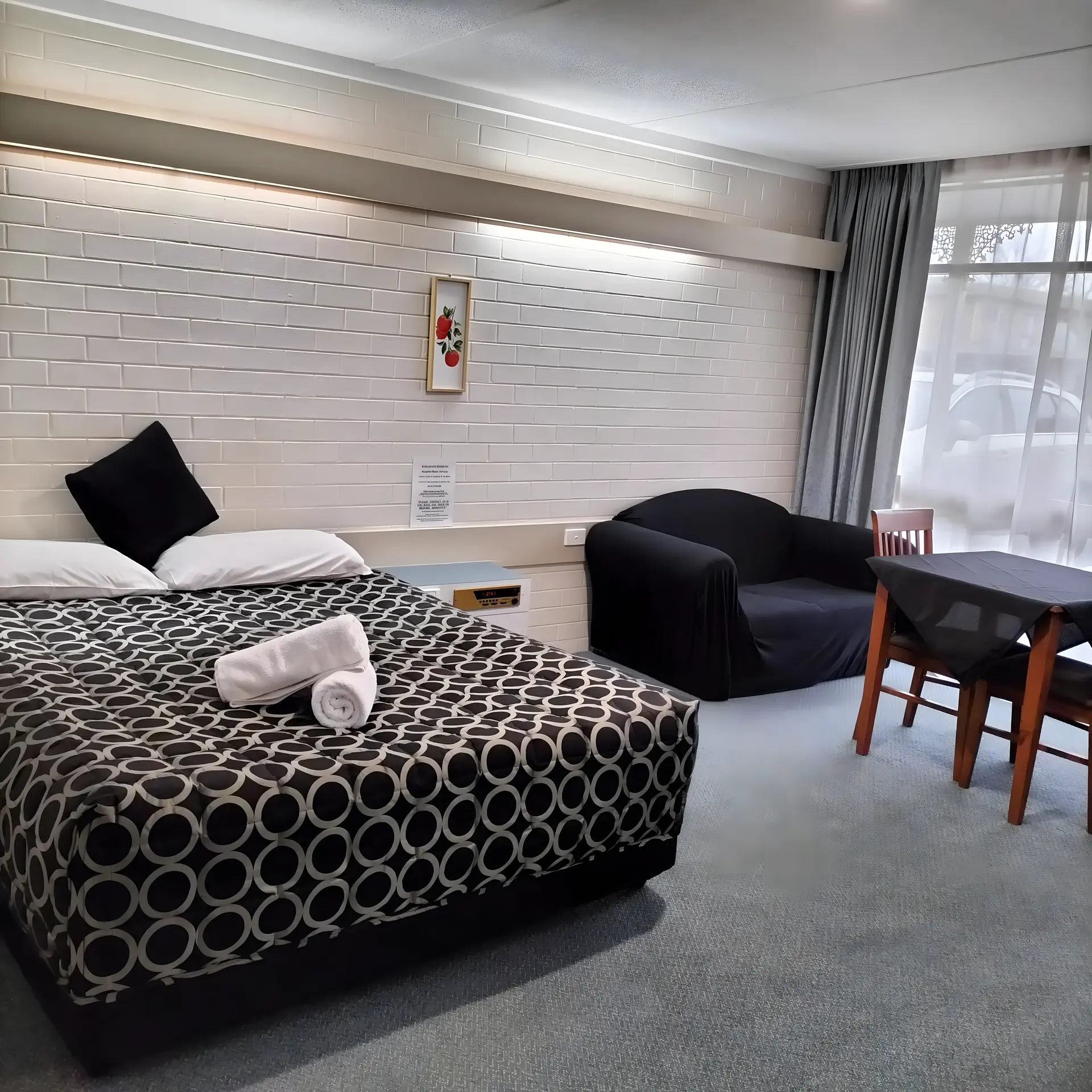Queen Bed Room