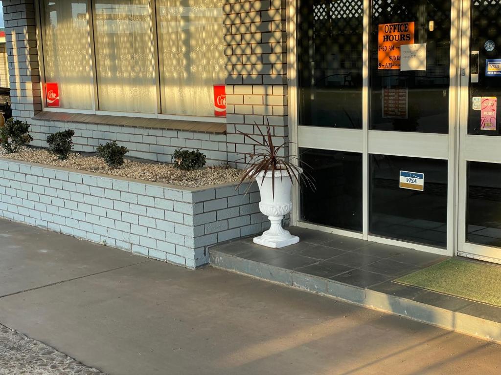 County Lodge Motor inn