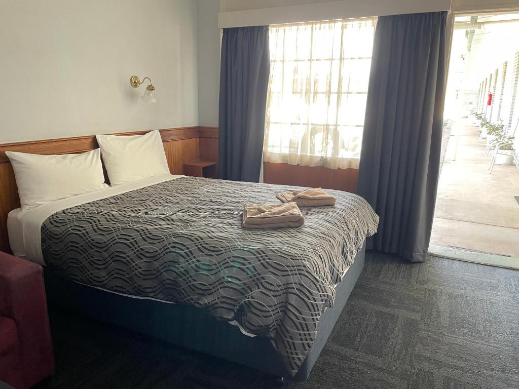 County Lodge Motor inn