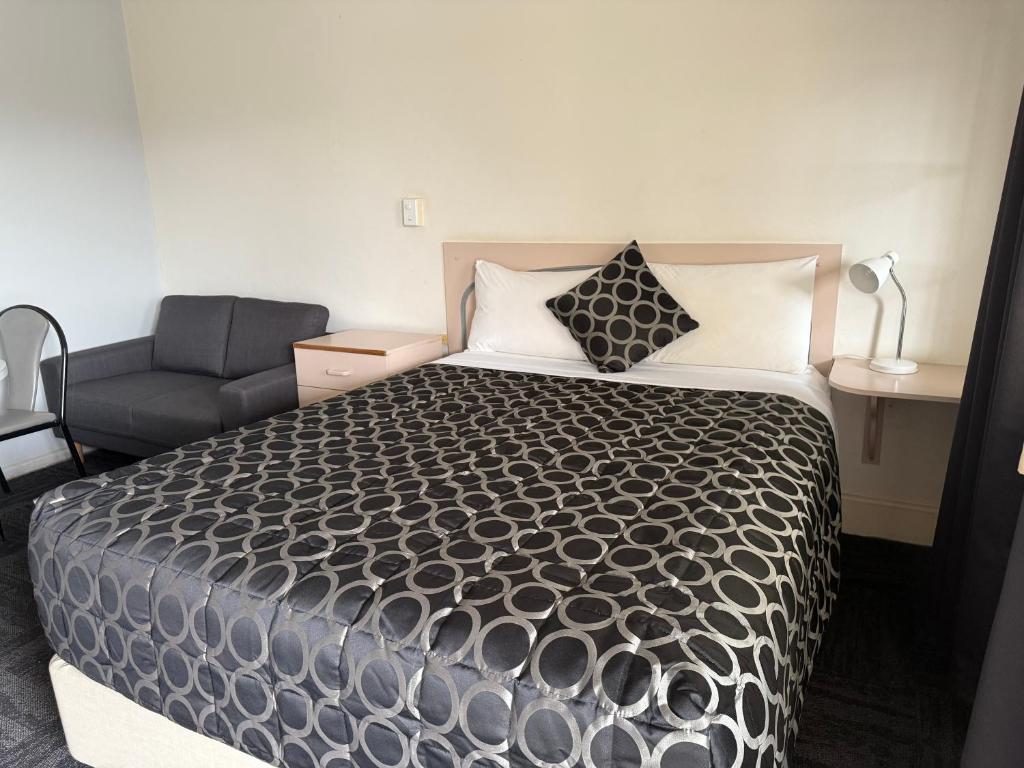 County Lodge Motor inn