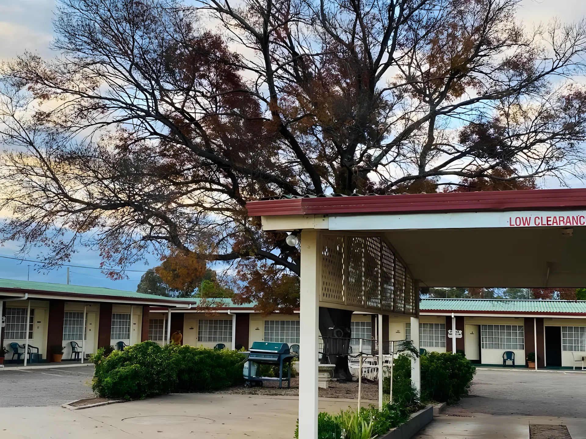 County Lodge Motor inn