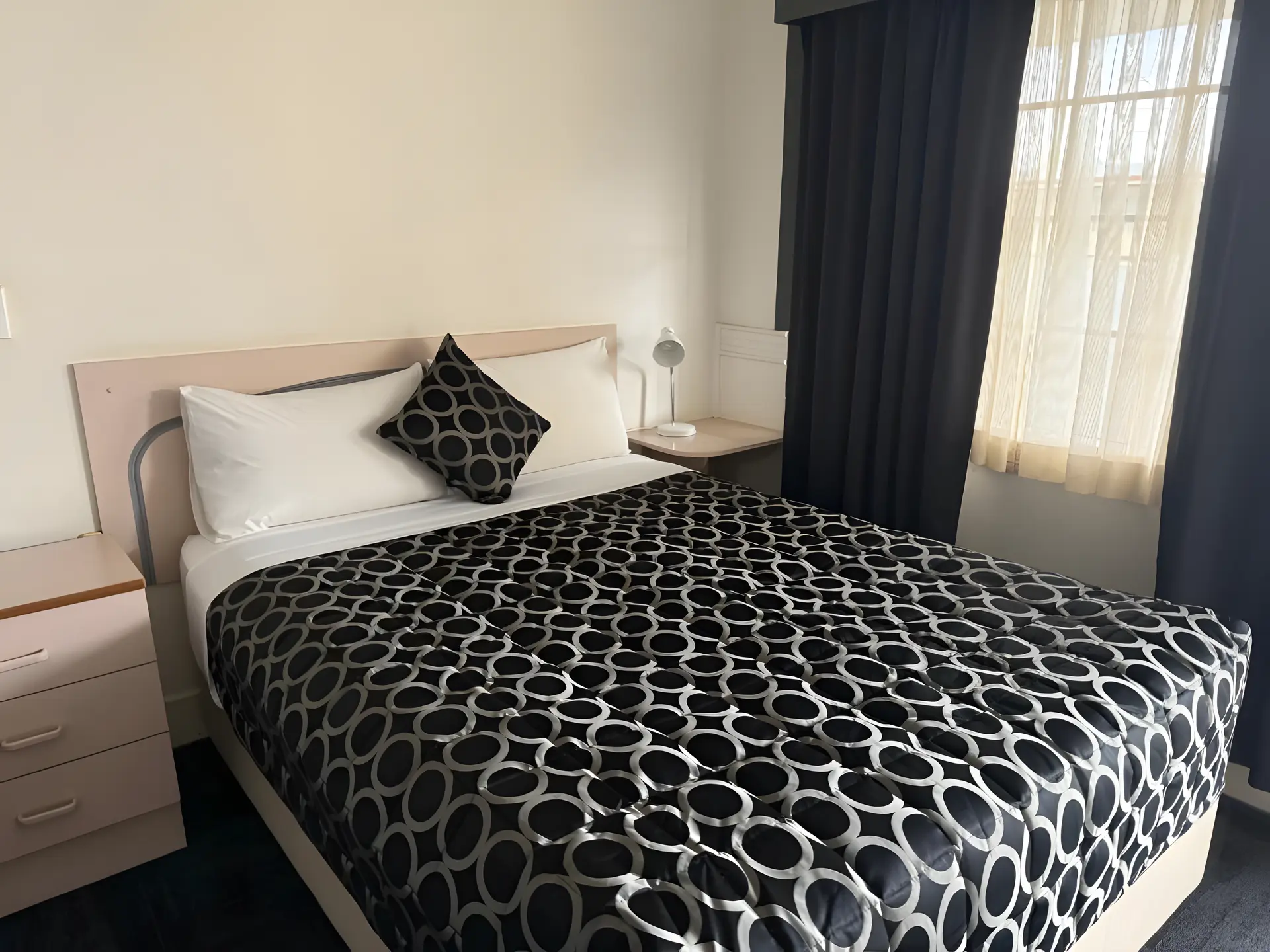 County Lodge Motor inn