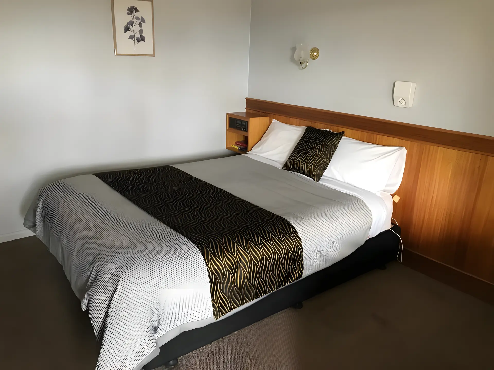 County Lodge Motor inn